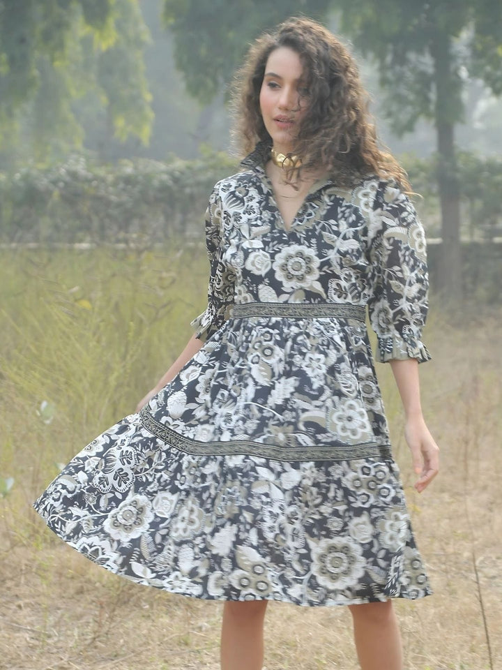 Black & White Floral Print Tiered Shirt Dress Black Garden de / M Black & White Floral Print Tiered Shirt Dress Black Garden de / M