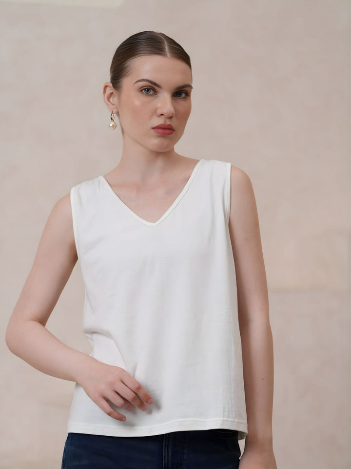 Avani Del Amour Tank Top Classic White V-Neck Tank Top