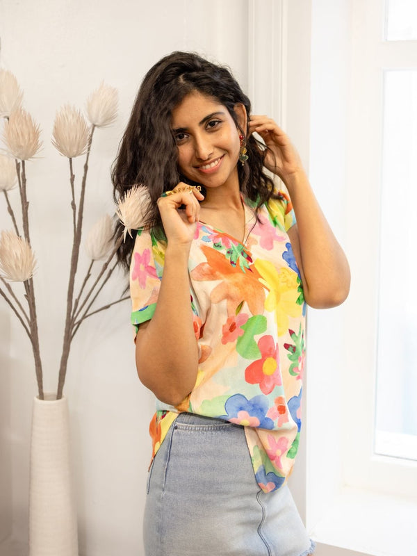 Avani Del Amour Top Bloomer flower field V-Neck Short Sleeve Top